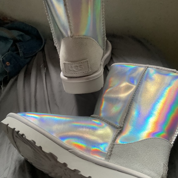 Shoes - Picture 2 of 5